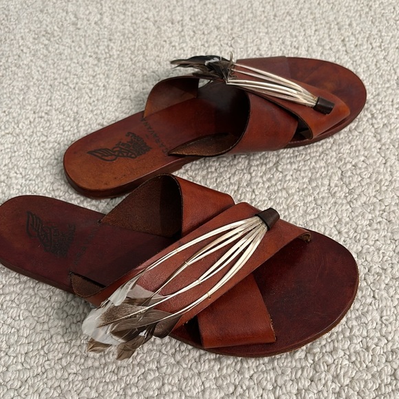 Ancient Greek sandals red with feathers - Picture 2 of 3